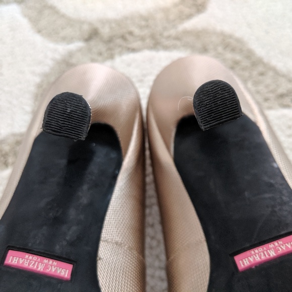Isaac Mizrahi Heels Size 7.5 Gold *NEW* Pump NY - Picture 6 of 7